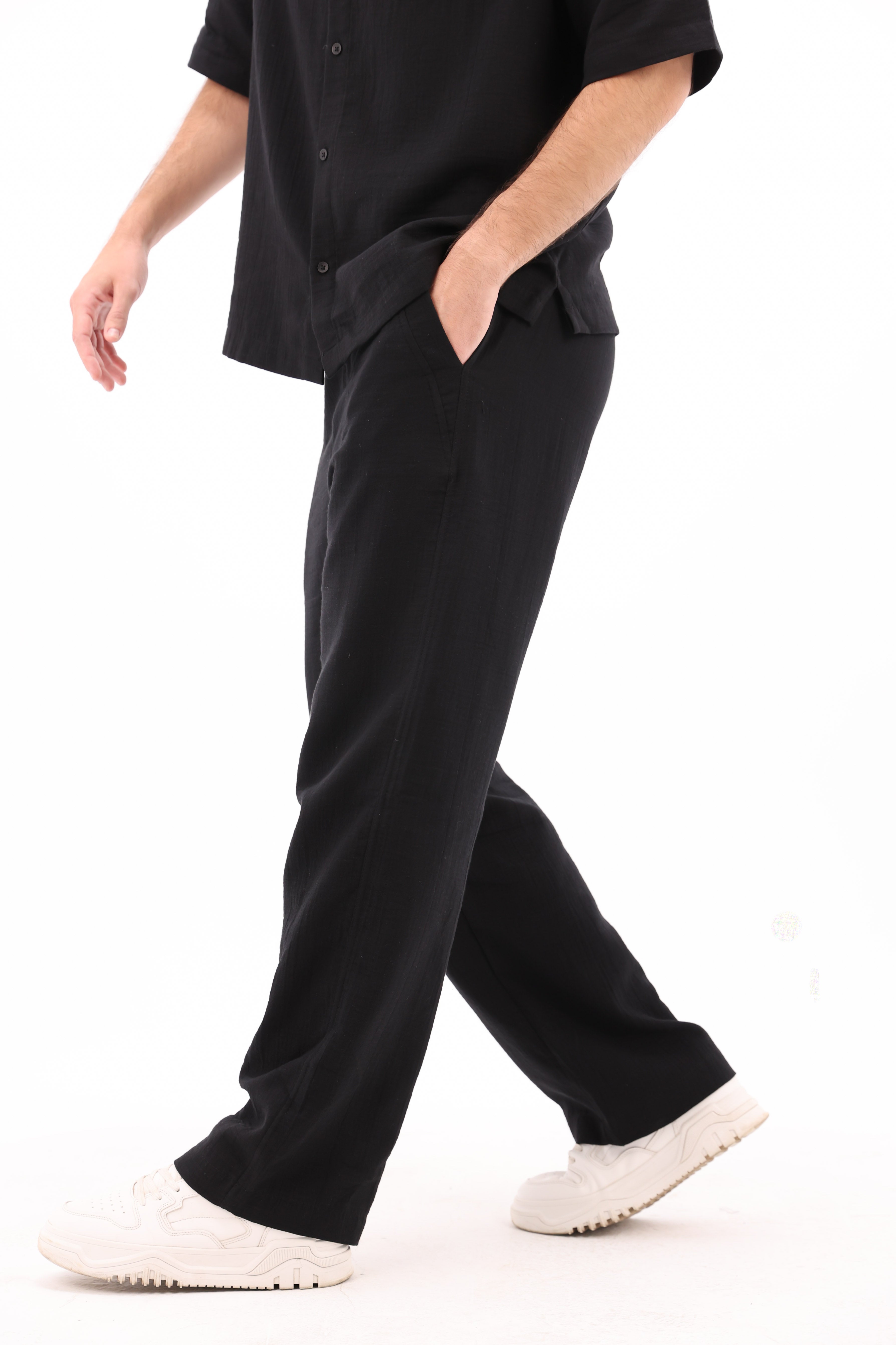 Black / M