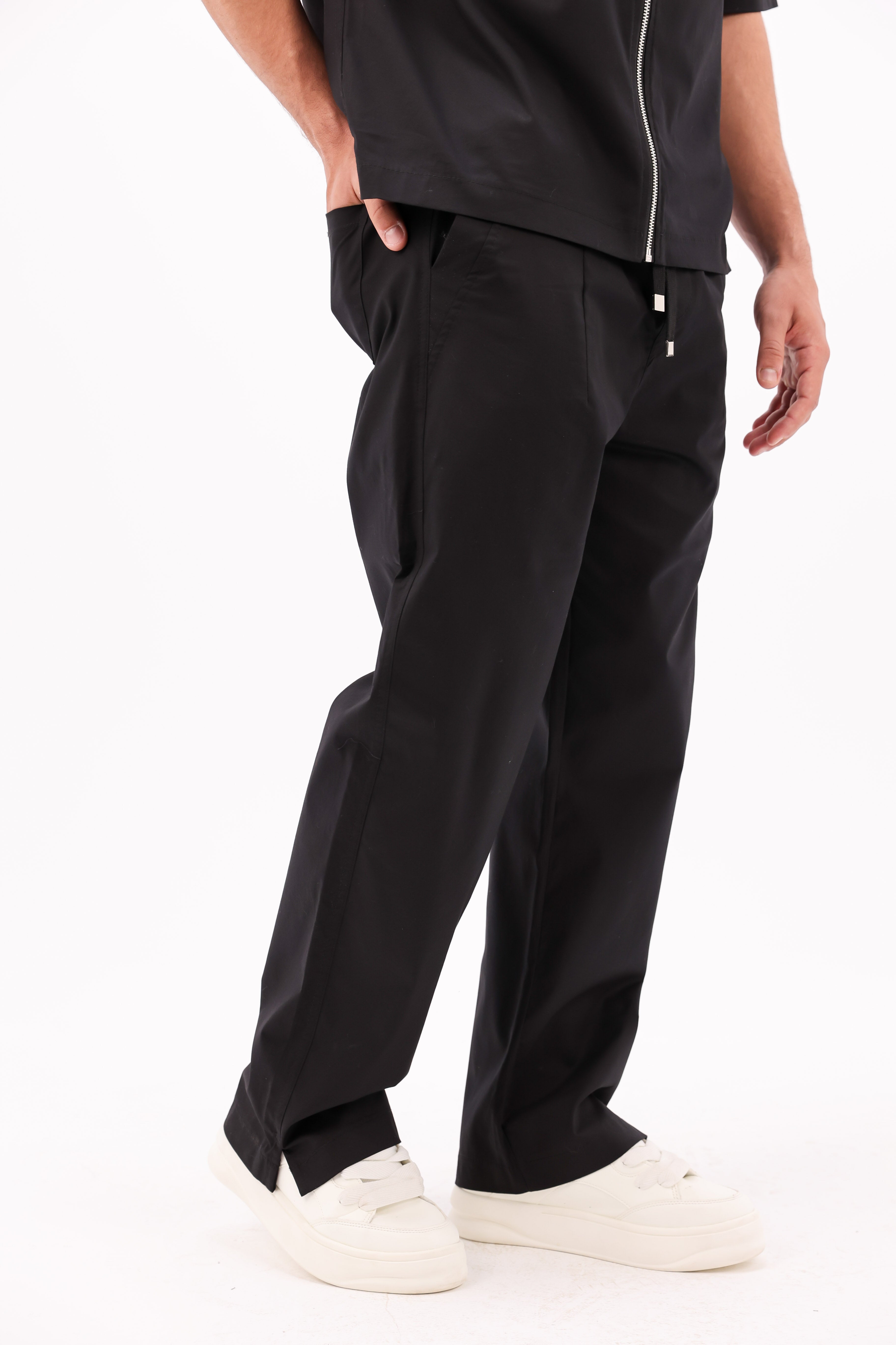 Black / M